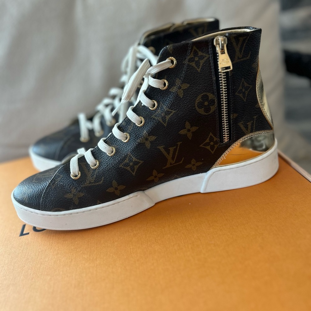 Brown and gold metallic Louis Vuitton high tops with shoe bags and box. Size 40. - Picture 2 of 5